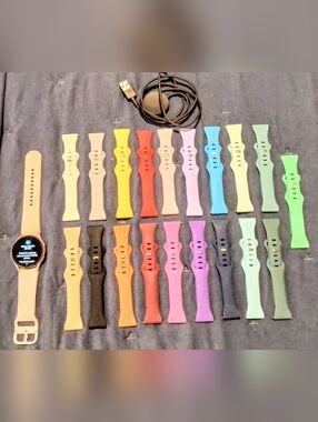 Samsung Watch 4 With 19 Extra Slim Bands & Charging Cord